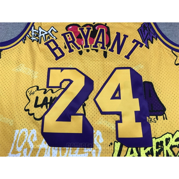 Camiseta Los Angeles Lakers Kobe Bryant #24 Slap Sticker Mitchell & Ness 1996-97 Amarillo